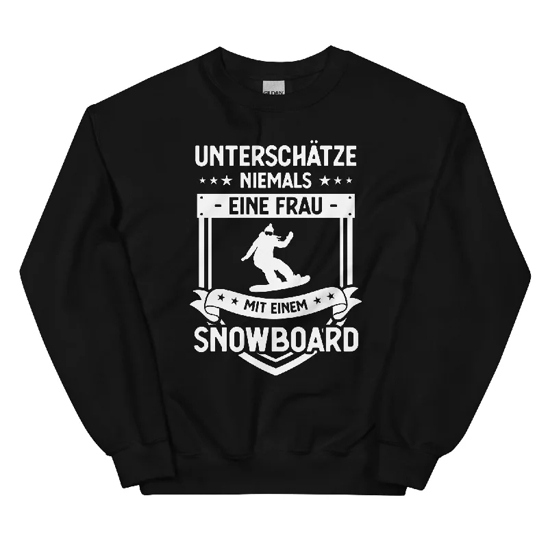 Unterschatze Niemals Eine Frau Mit Einem Snowboard - Sweatshirt (Unisex) Hoodie with Logo Branding Identity Unterschatze Niemals Eine Frau Mit Einem Snowboard - Sweatshirt (Unisex) Hoodie with Logo Branding Identity