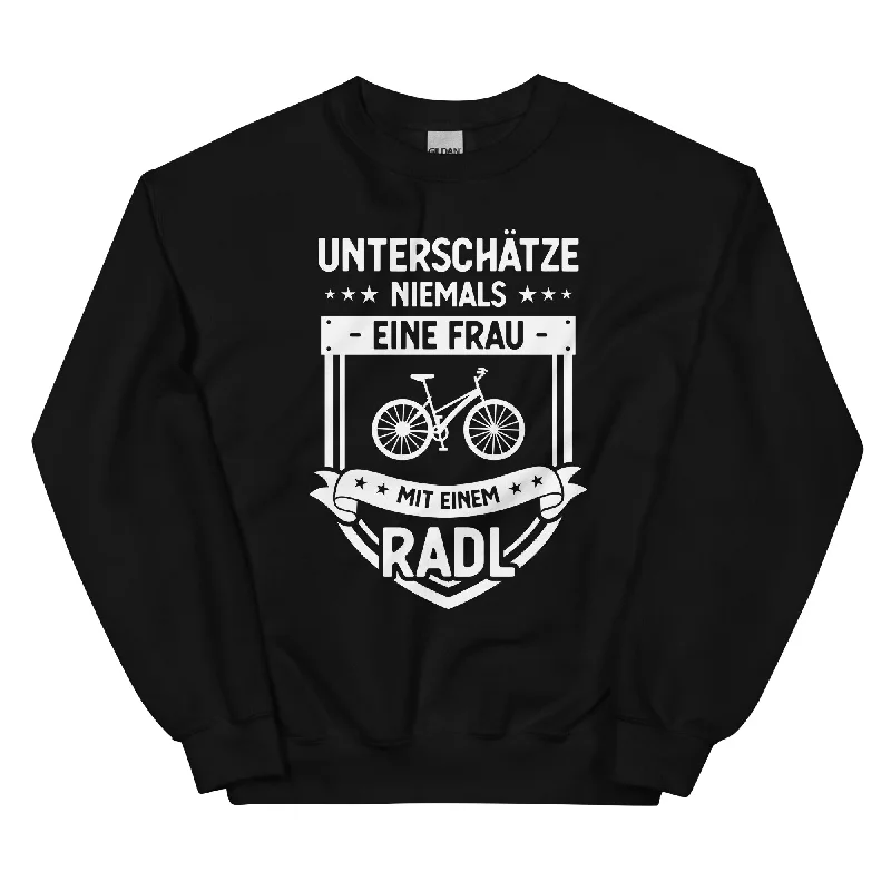 Unterschatze Niemals Eine Frau Mit Einem Radl - Sweatshirt (Unisex) Hoodie with Pattern Geometric Abstract Unterschatze Niemals Eine Frau Mit Einem Radl - Sweatshirt (Unisex) Hoodie with Pattern Geometric Abstract