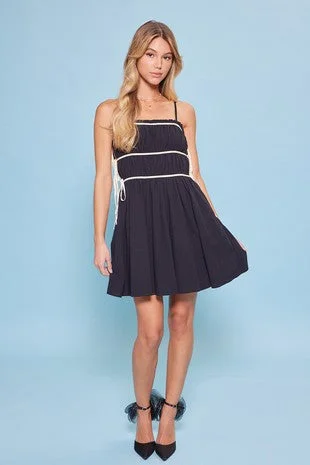 OPEN SIDE CONTRAST RIBBONS SLEEVELESS MINI DRESS Chic Mini Dress with V-Neck