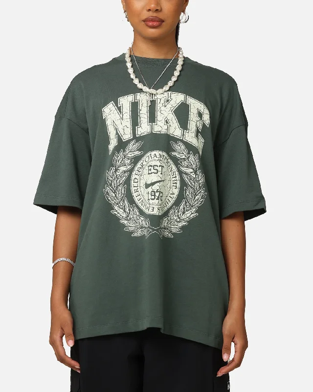 Nike Women's Sportswear Essential Oversized T-Shirt Vintage Green/Sail Fleece Fabric Down Fabric Feather Fabric Nike Women's Sportswear Essential Oversized T-Shirt Vintage Green/Sail Fleece Fabric Down Fabric Feather Fabric