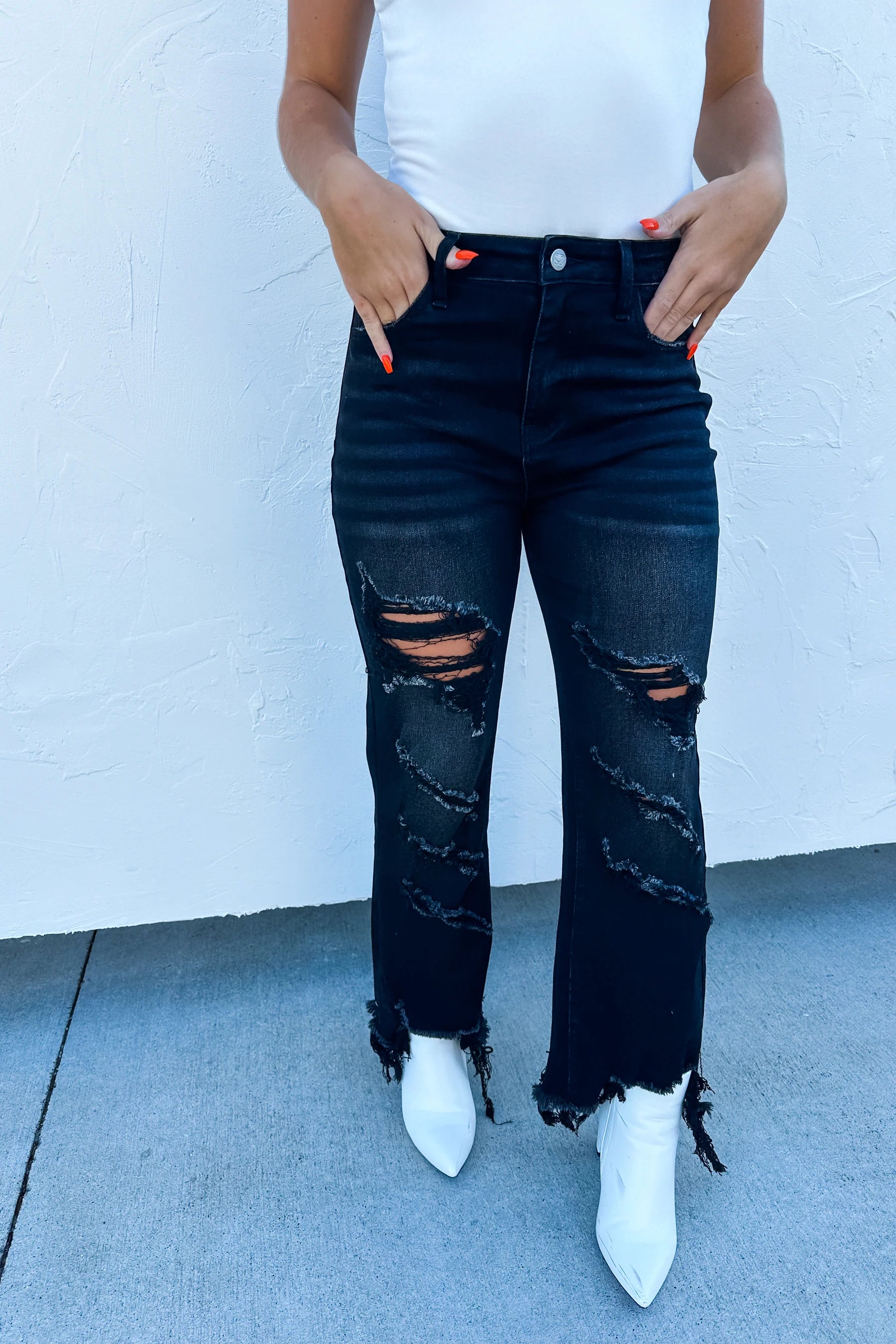 BLACK URBAN DISTRESSED CROP JEAN Chic Faded Blue Jeans